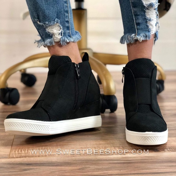 Shoes - BRAND NEW Suede Shoes Trendy - 9.5/10